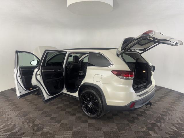 used 2019 Toyota Highlander car, priced at $22,399