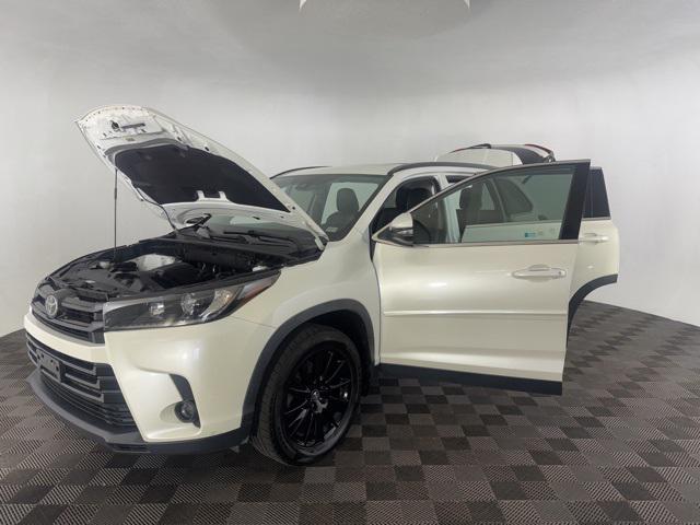 used 2019 Toyota Highlander car, priced at $22,399