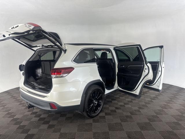 used 2019 Toyota Highlander car, priced at $22,399