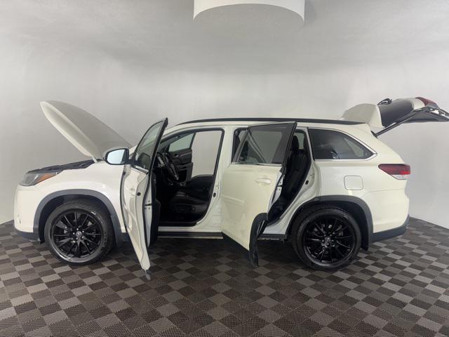 used 2019 Toyota Highlander car, priced at $22,399