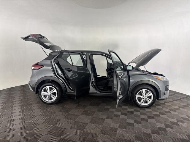 new 2025 Nissan Kicks car, priced at $23,347