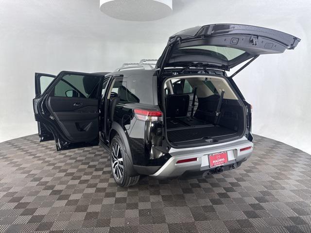 new 2025 Nissan Pathfinder car, priced at $46,019