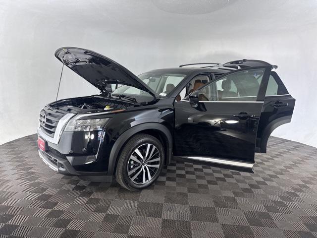 new 2025 Nissan Pathfinder car, priced at $44,736