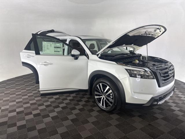 new 2025 Nissan Pathfinder car, priced at $45,207