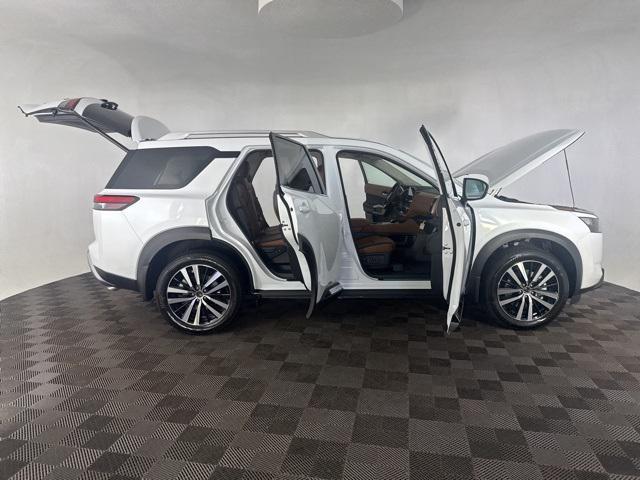 new 2025 Nissan Pathfinder car, priced at $45,207