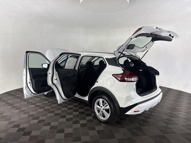 new 2025 Nissan Kicks car, priced at $23,347