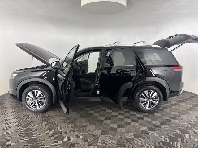 new 2025 Nissan Pathfinder car, priced at $43,015
