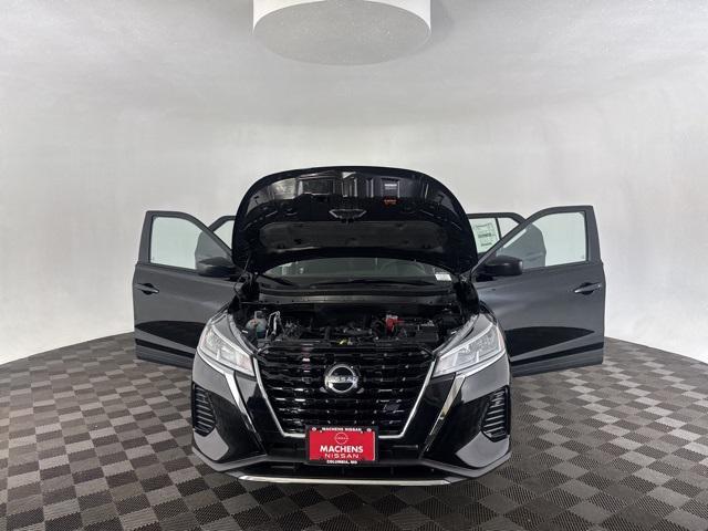 new 2025 Nissan Kicks car, priced at $23,347