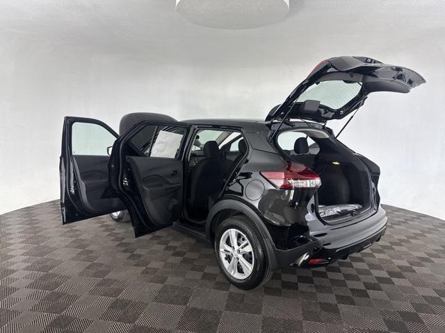 new 2025 Nissan Kicks car, priced at $23,347