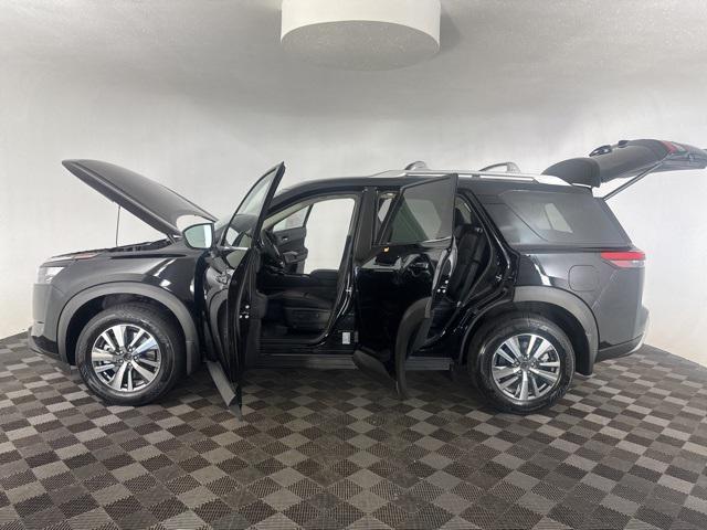 new 2025 Nissan Pathfinder car, priced at $43,338