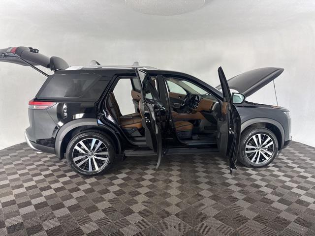 new 2025 Nissan Pathfinder car, priced at $50,579