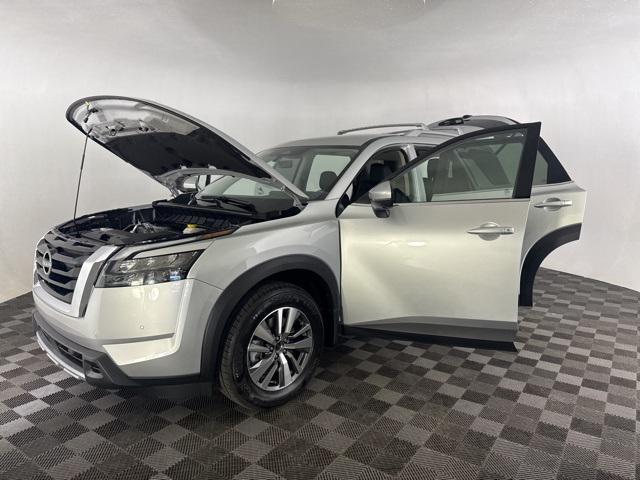 new 2025 Nissan Pathfinder car, priced at $43,338