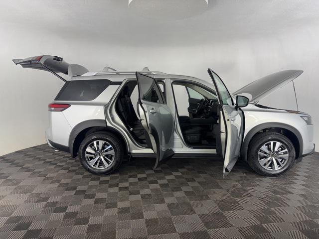 new 2025 Nissan Pathfinder car, priced at $43,338