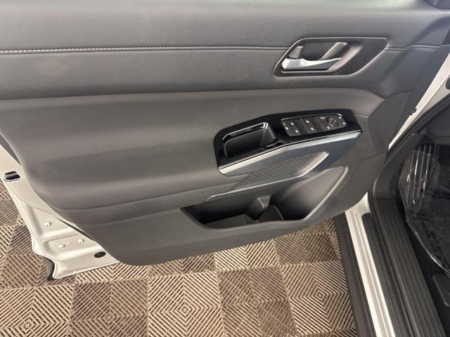 new 2025 Nissan Pathfinder car, priced at $43,338