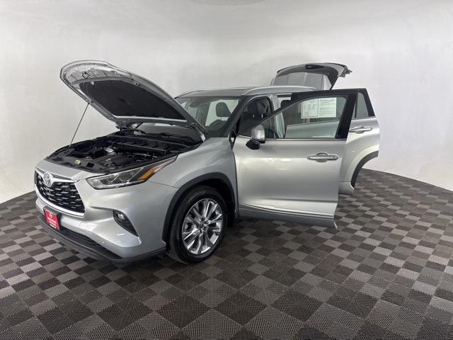 used 2022 Toyota Highlander car, priced at $42,661