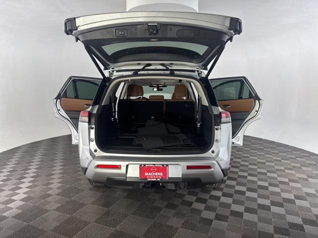new 2025 Nissan Pathfinder car, priced at $45,028