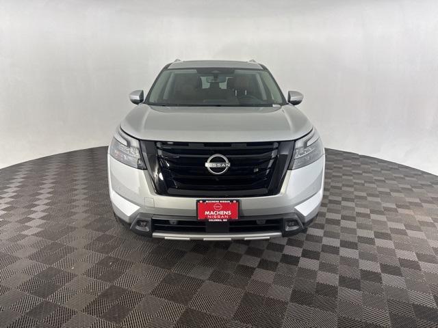 new 2025 Nissan Pathfinder car, priced at $45,028