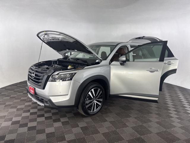 new 2025 Nissan Pathfinder car, priced at $45,028