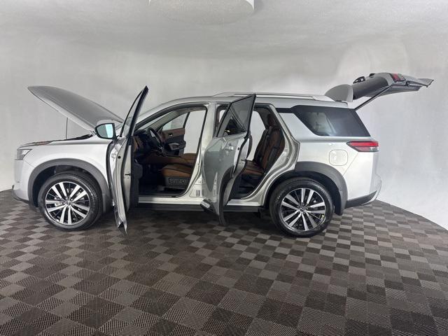 new 2025 Nissan Pathfinder car, priced at $45,028