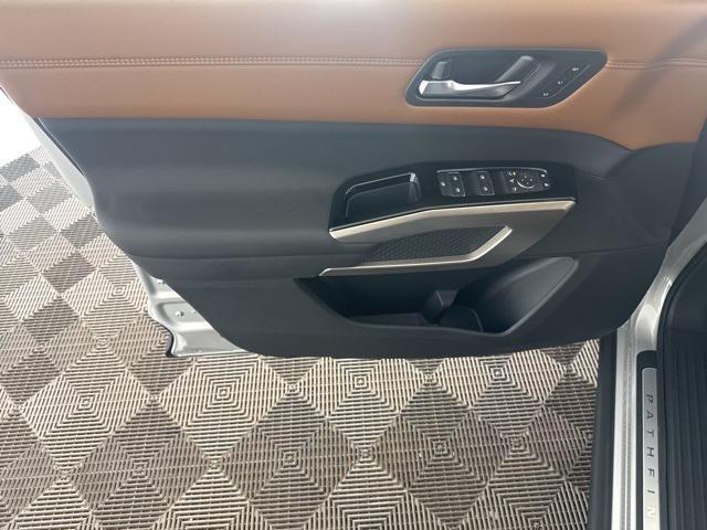 new 2025 Nissan Pathfinder car, priced at $45,028