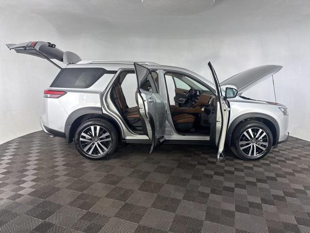 new 2025 Nissan Pathfinder car, priced at $45,028