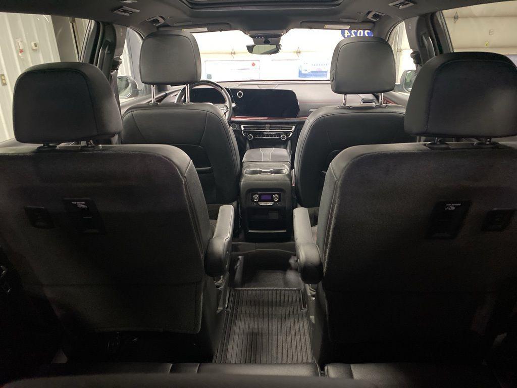 used 2024 Chevrolet Traverse car, priced at $51,147