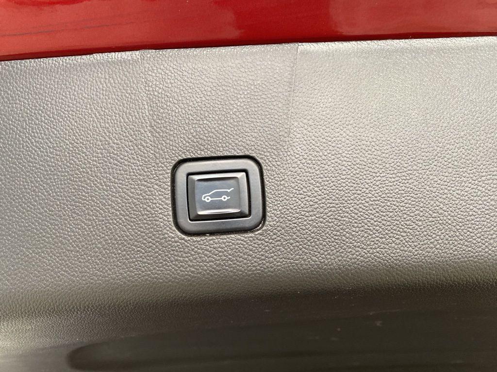 used 2023 Chevrolet Traverse car, priced at $37,980