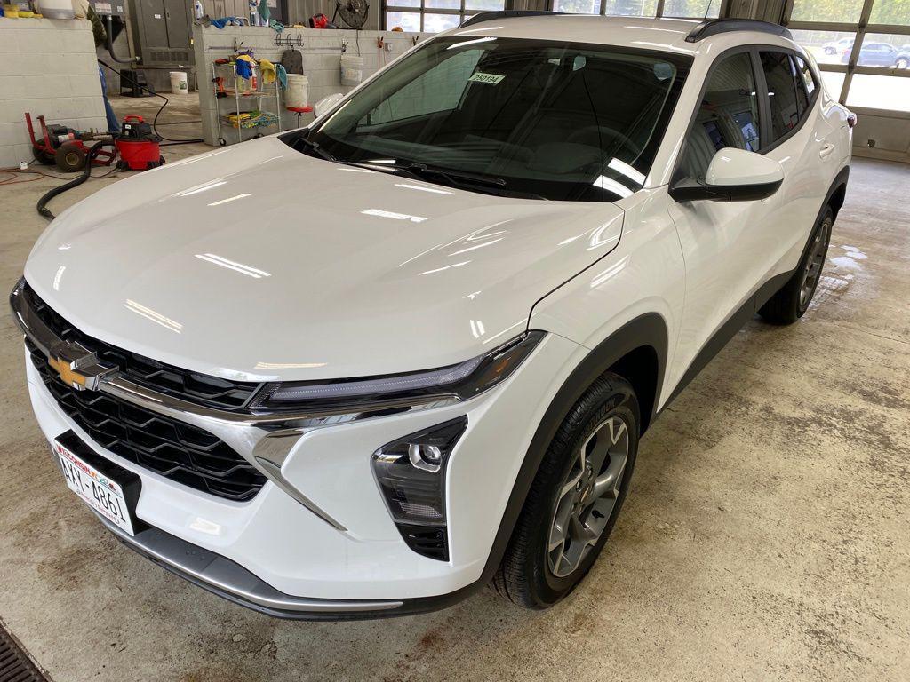 new 2025 Chevrolet Trax car, priced at $23,690