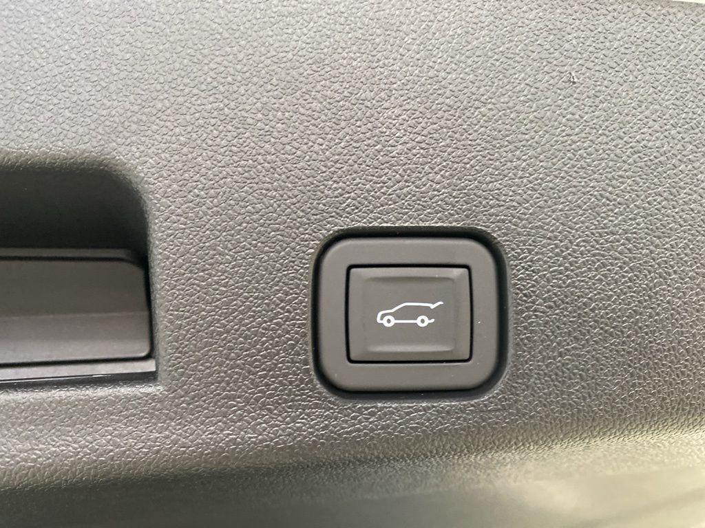 new 2026 Chevrolet Traverse car, priced at $60,475