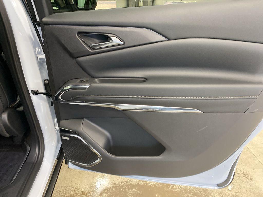 new 2026 Chevrolet Traverse car, priced at $60,475