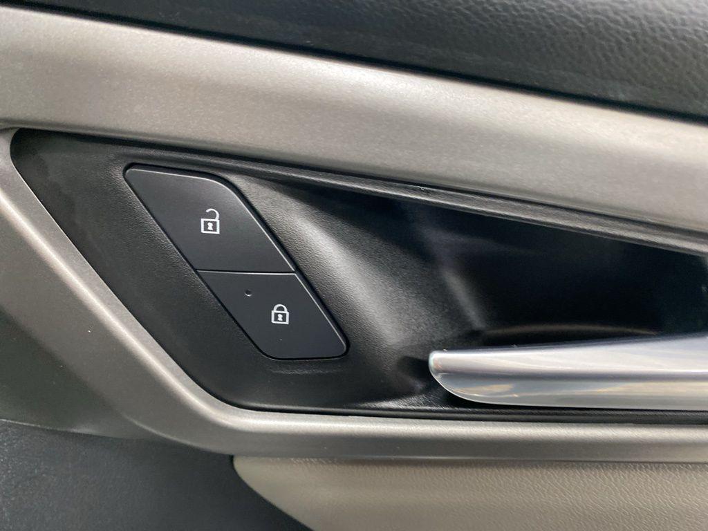 used 2024 Chevrolet Traverse car, priced at $40,924