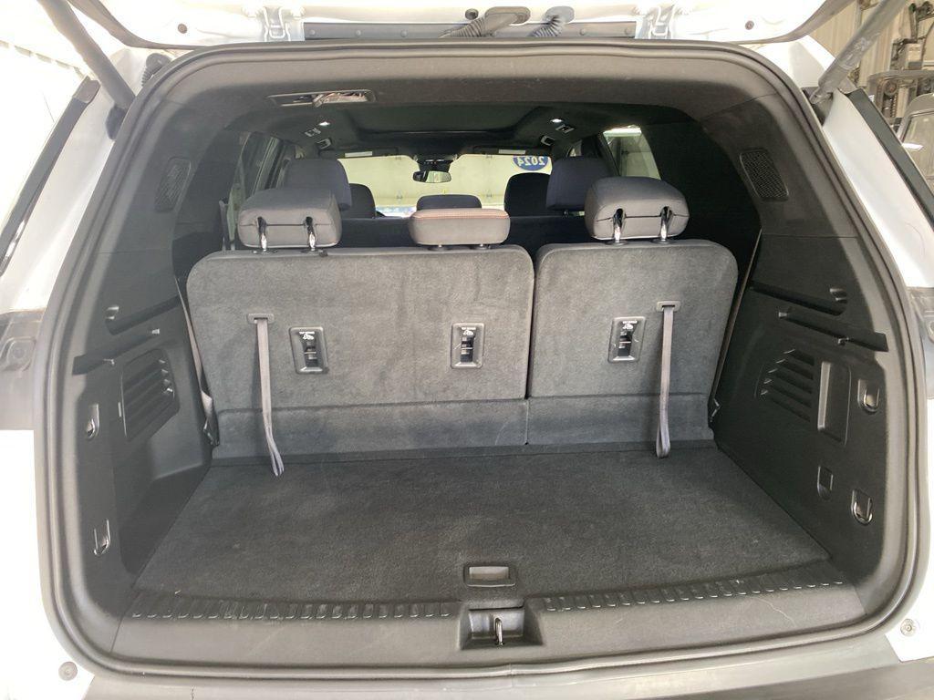 used 2024 Chevrolet Traverse car, priced at $40,924