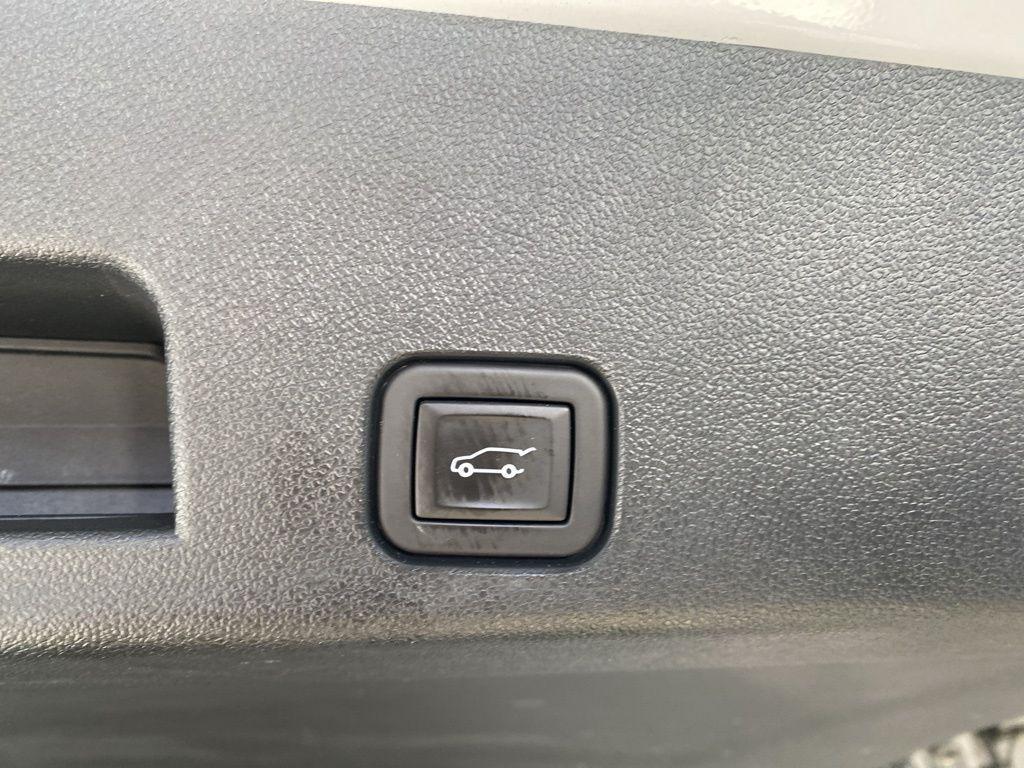 used 2024 Chevrolet Traverse car, priced at $40,924