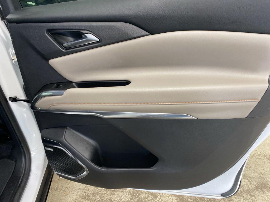 used 2024 Chevrolet Traverse car, priced at $40,924