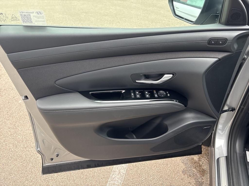 new 2025 Hyundai TUCSON Hybrid car, priced at $43,360