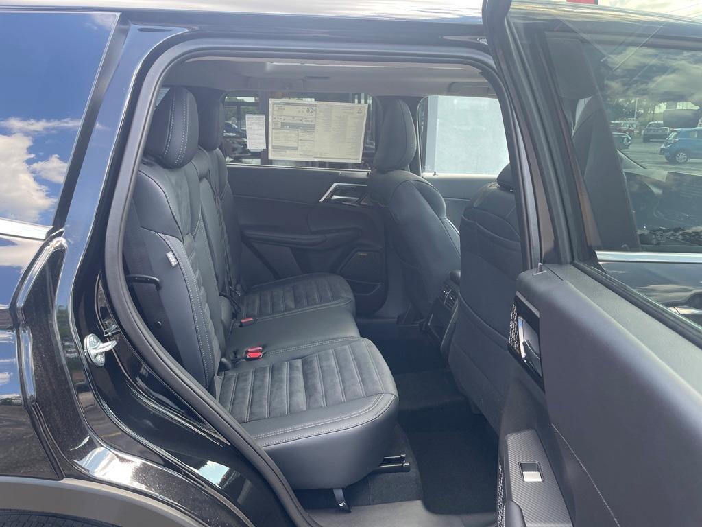 new 2025 Mitsubishi Outlander car, priced at $39,700