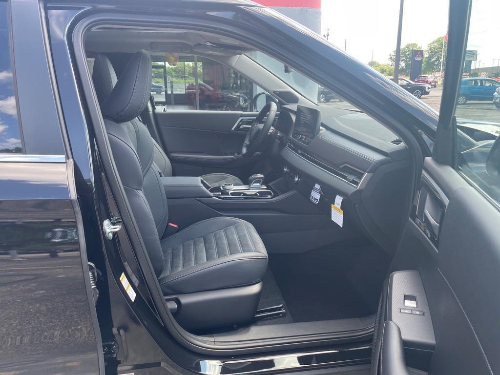 new 2025 Mitsubishi Outlander car, priced at $39,700