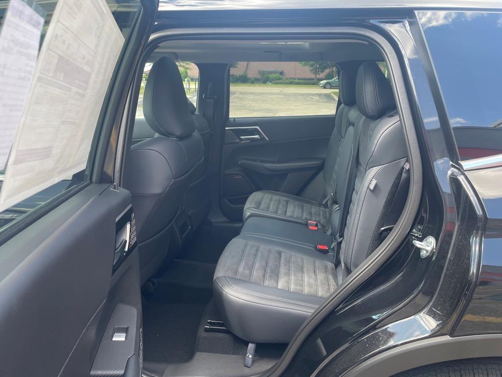 new 2025 Mitsubishi Outlander car, priced at $39,700