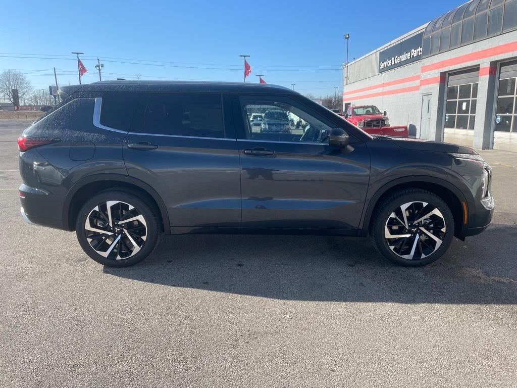 new 2024 Mitsubishi Outlander car, priced at $38,980