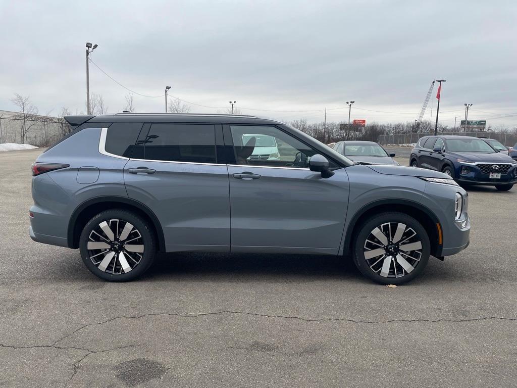 new 2025 Mitsubishi Outlander car, priced at $45,930