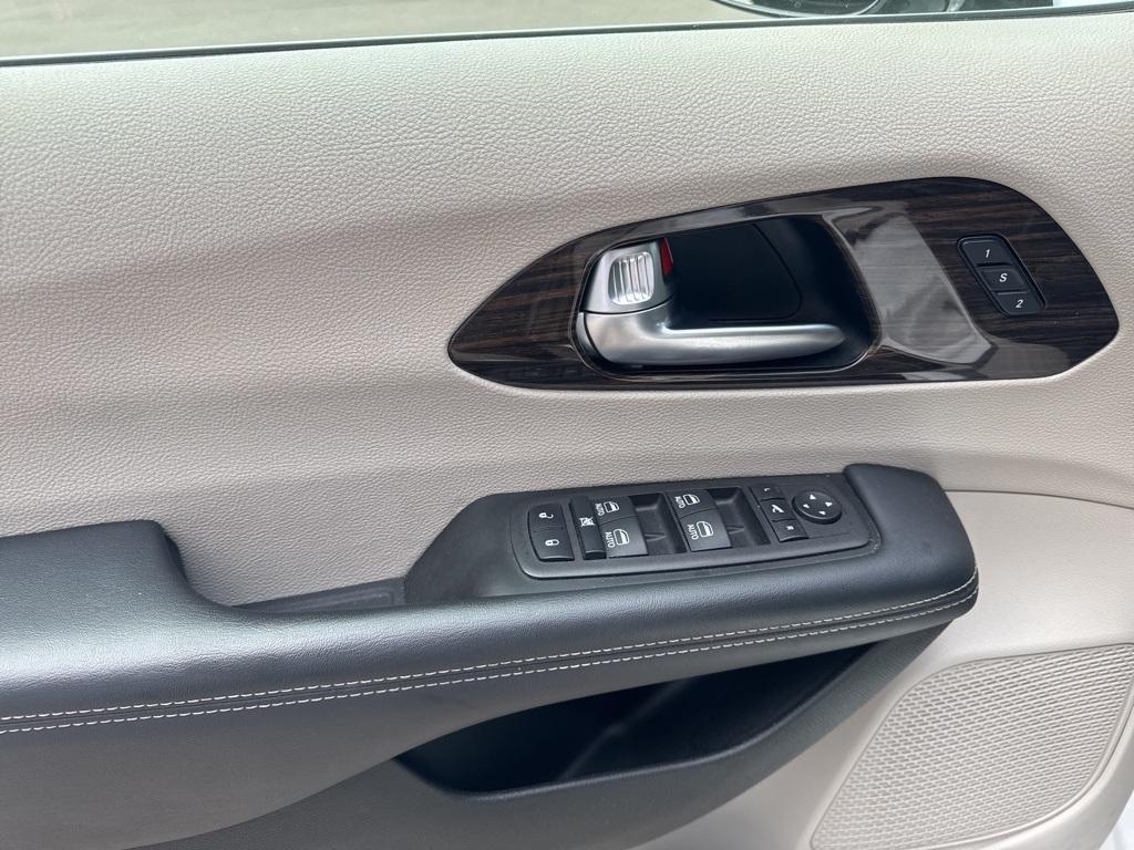used 2023 Chrysler Pacifica car, priced at $26,999