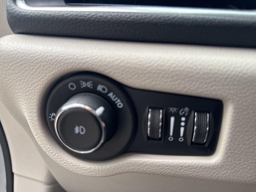 used 2023 Chrysler Pacifica car, priced at $26,999