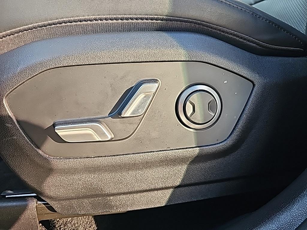 used 2025 Hyundai Santa Fe car, priced at $31,833