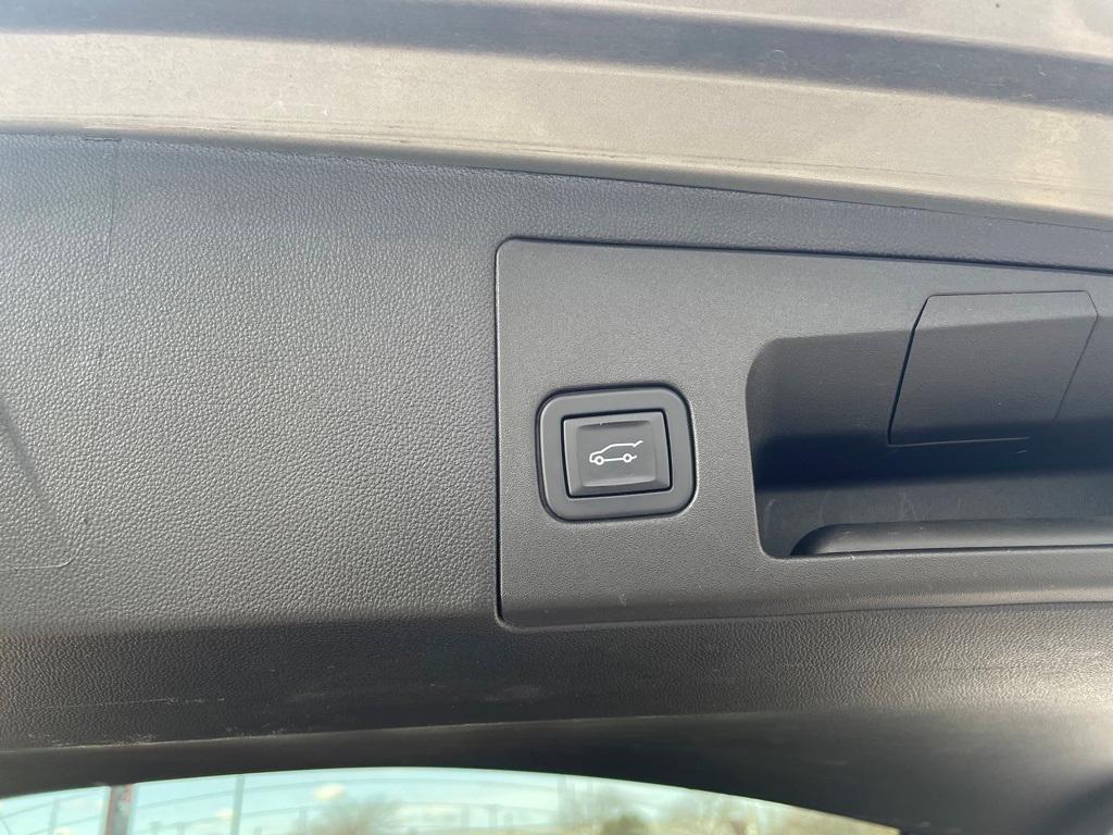 used 2019 Cadillac XT5 car, priced at $21,358