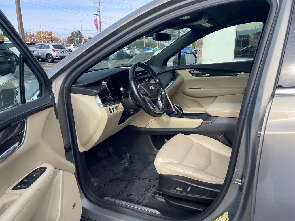 used 2019 Cadillac XT5 car, priced at $21,358