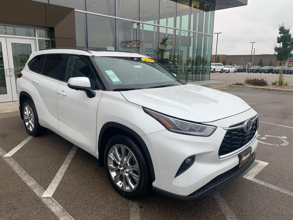 used 2023 Toyota Highlander car, priced at $38,933