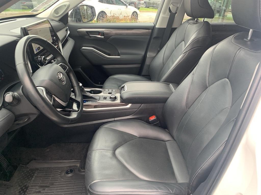 used 2023 Toyota Highlander car, priced at $38,933