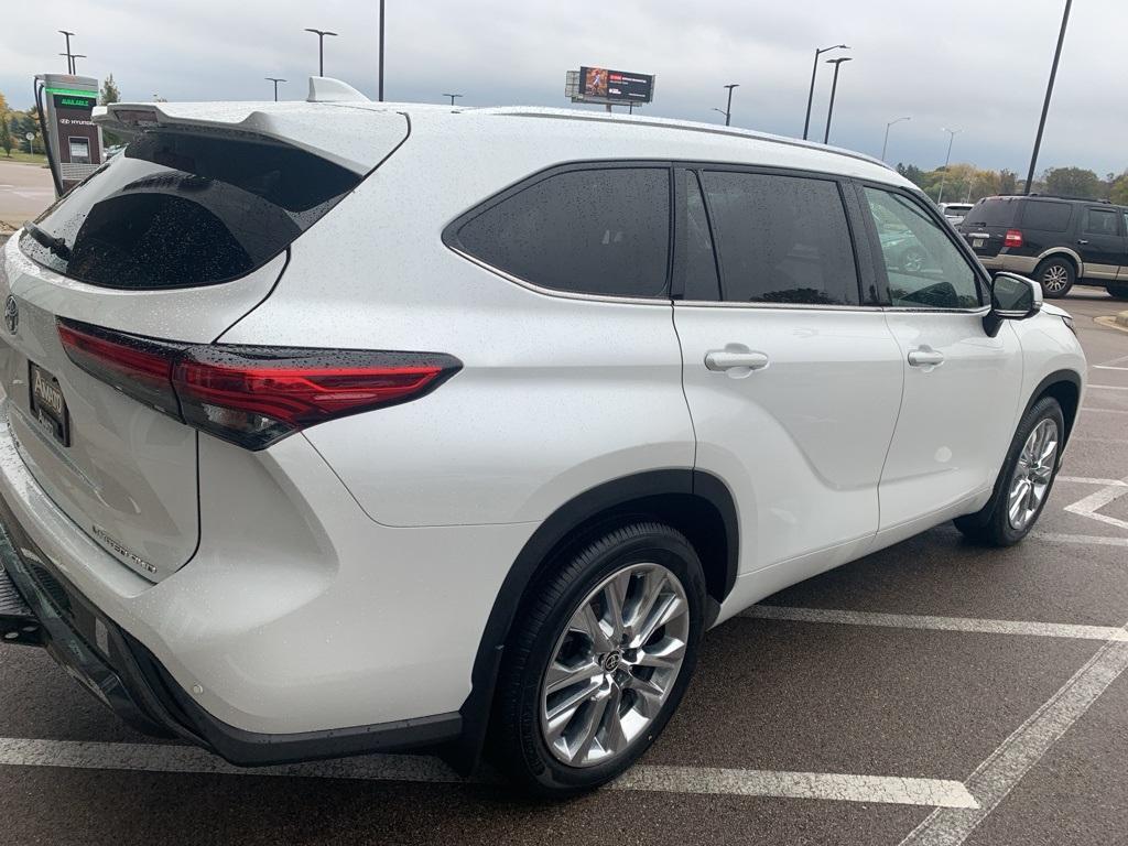 used 2023 Toyota Highlander car, priced at $38,933