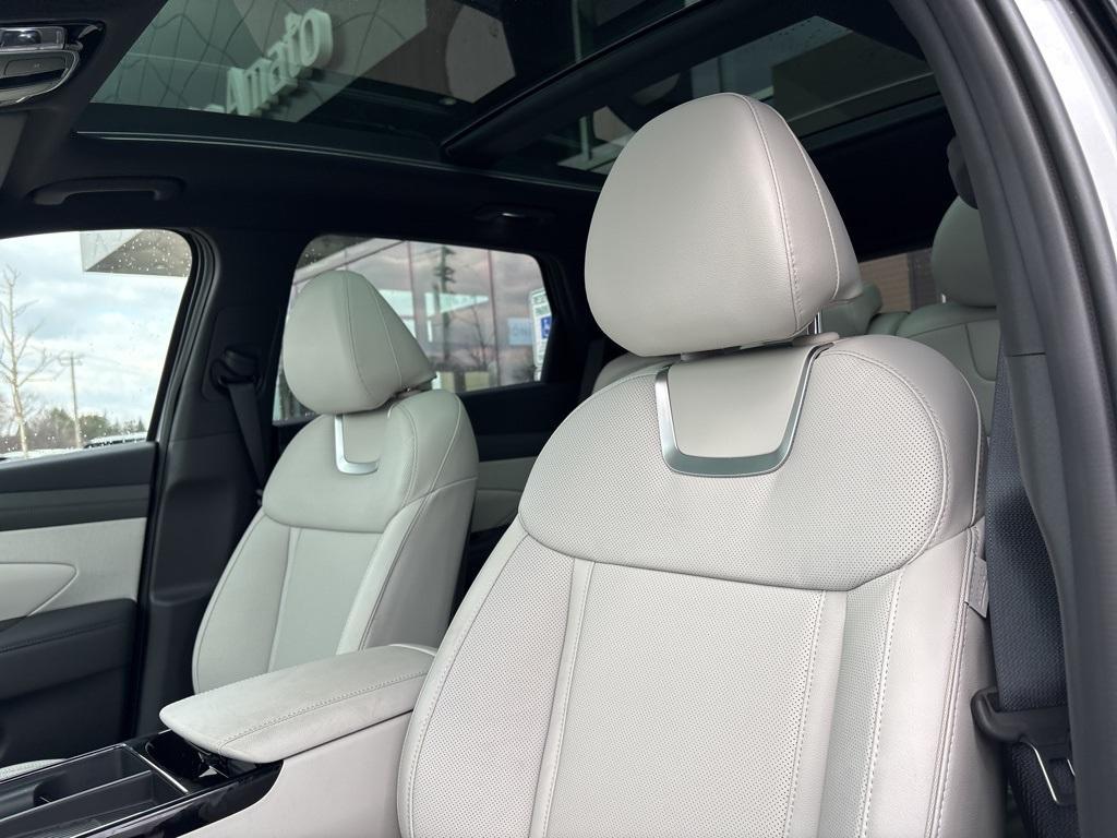 new 2025 Hyundai TUCSON Hybrid car, priced at $43,445