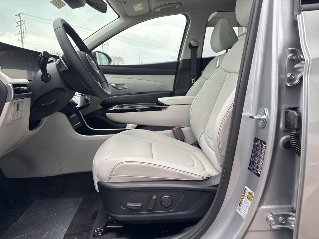 new 2025 Hyundai TUCSON Hybrid car, priced at $43,360